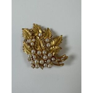 Vintage‎ Signed Weiss Brooch Gold Tone Leaves with Rhinestones and Faux Pearls